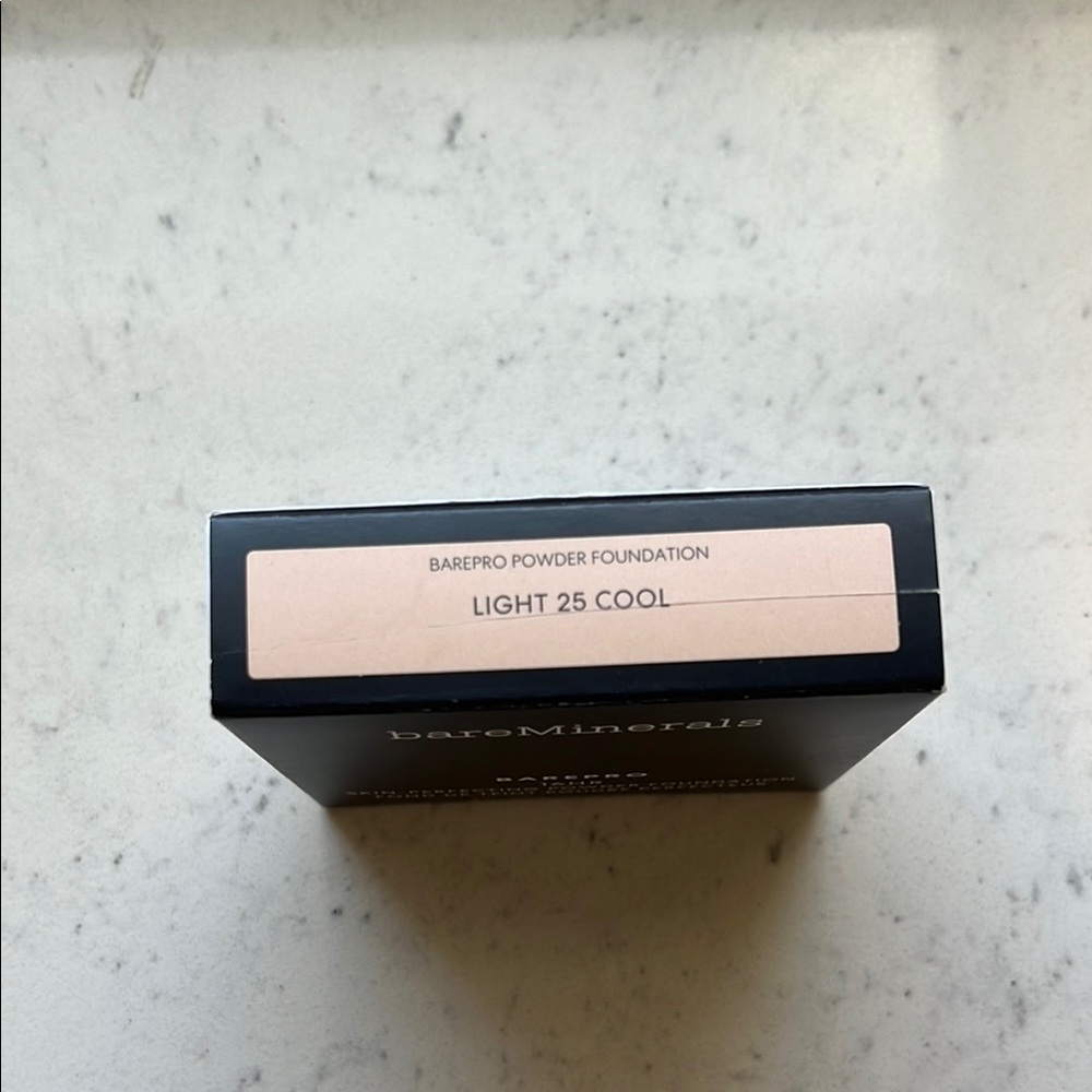 bareMinerals BarePro 16 Hr Powder Foundation: Color Light 25 Cool - Picture 2 of 5